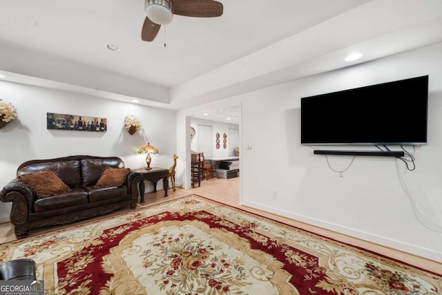 living room featuring ceiling fan, baseboards, and recessed lighting