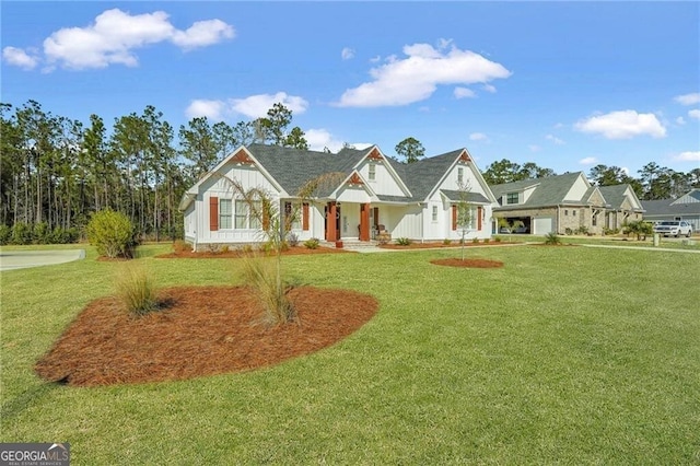 view of front of house featuring a front yard