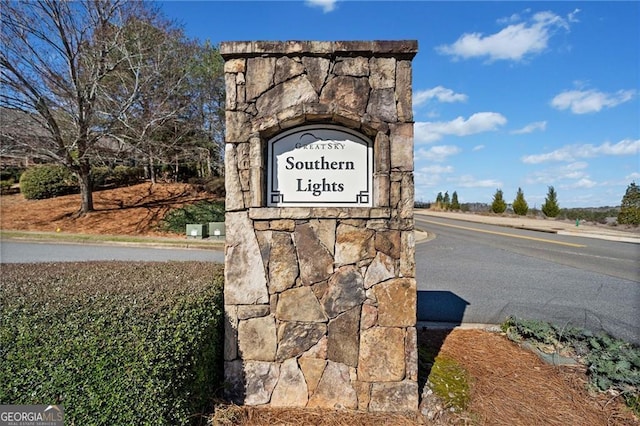 view of community / neighborhood sign