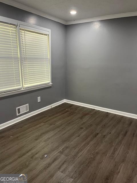 unfurnished room featuring dark wood-style floors, recessed lighting, visible vents, baseboards, and ornamental molding