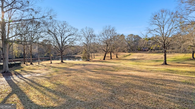 view of yard featuring a water view