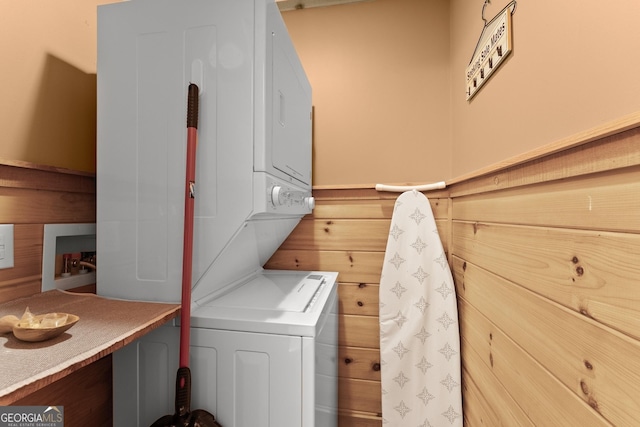 99 Clairmonte Pt, Martin, GA 30557 - washroom featuring stacked washer / drying machine and wood walls