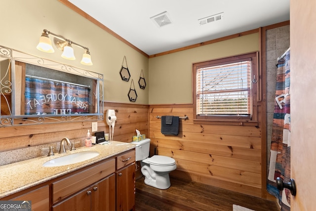 full bath featuring a wainscoted wall, visible vents, wood finished floors, and vanity