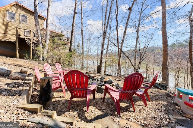 view of yard featuring an outdoor fire pit