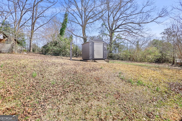 view of yard with a storage shed and an outdoor structure