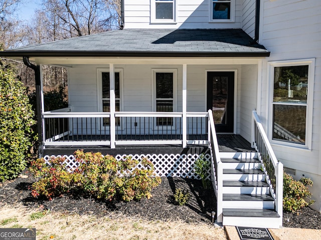 view of front of house with covered porch and a front lawn