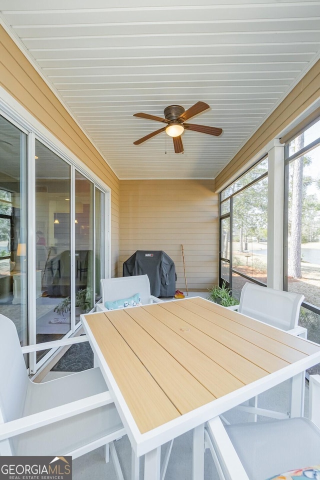 sunroom featuring ceiling fan