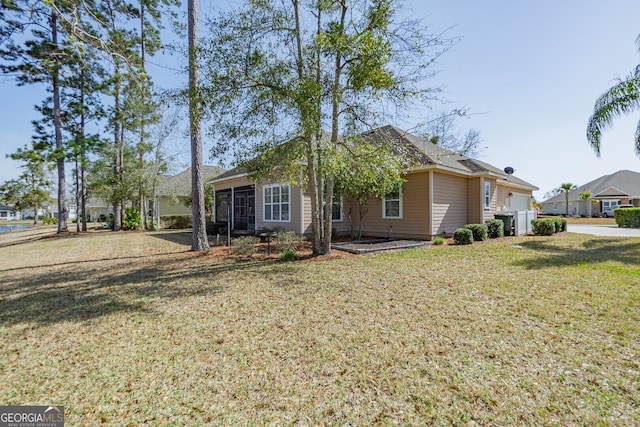 view of front of property with a front yard