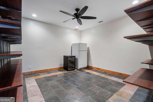 misc room with beverage cooler, baseboards, a ceiling fan, and recessed lighting