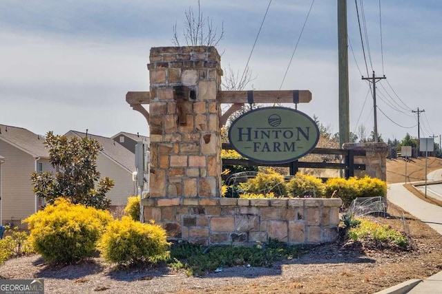 view of community / neighborhood sign