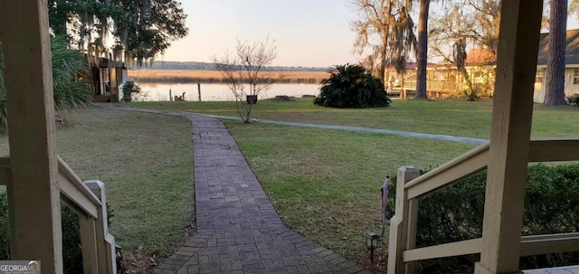 view of yard featuring a water view