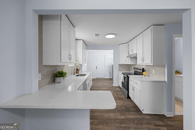 kitchen featuring a sink, under cabinet range hood, white cabinets, stainless steel electric range oven, and dark wood-style flooring