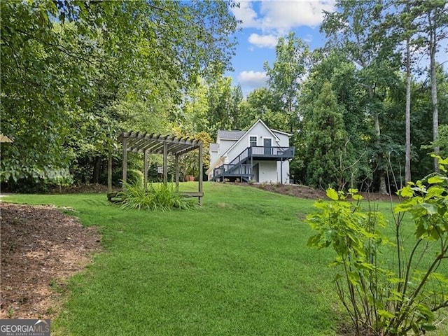 view of yard featuring a pergola