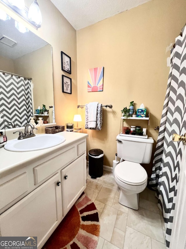 full bathroom with curtained shower, visible vents, toilet, vanity, and a textured ceiling