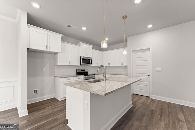 kitchen with visible vents, appliances with stainless steel finishes, a kitchen island with sink, white cabinetry, and a sink