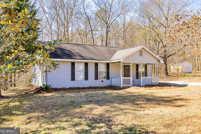 single story home featuring covered porch and a front lawn