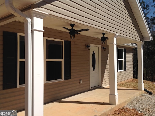 entrance to property featuring a ceiling fan