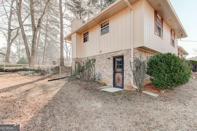 123 Creek Cir, Stockbridge, GA 30281 - back of property featuring stone siding, fence, and a chimney
