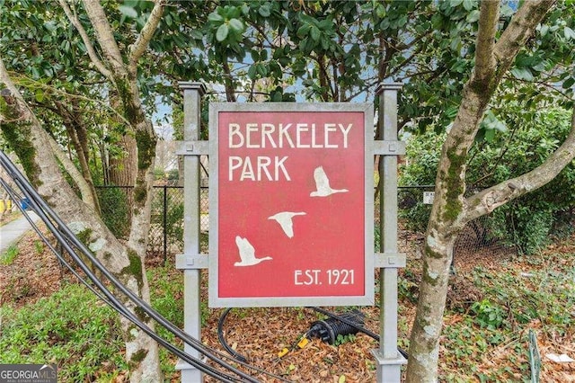 view of community / neighborhood sign