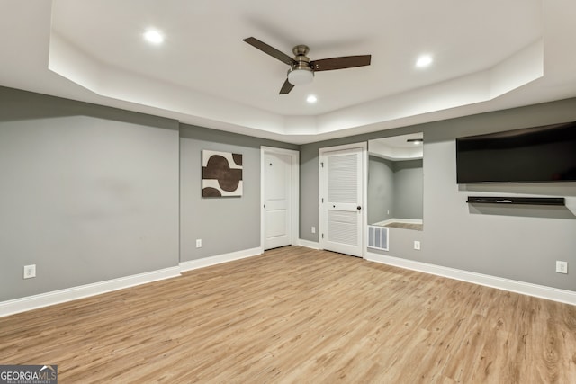 interior space featuring visible vents, baseboards, ceiling fan, wood finished floors, and recessed lighting