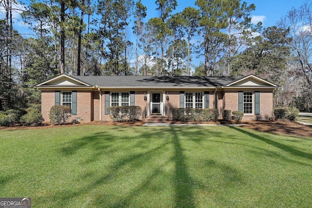 ranch-style home featuring a front lawn and brick siding