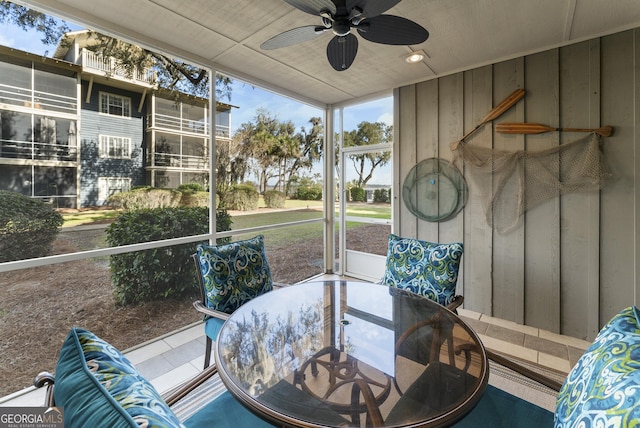 sunroom featuring ceiling fan