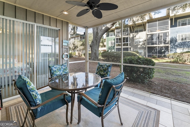 sunroom / solarium with a ceiling fan