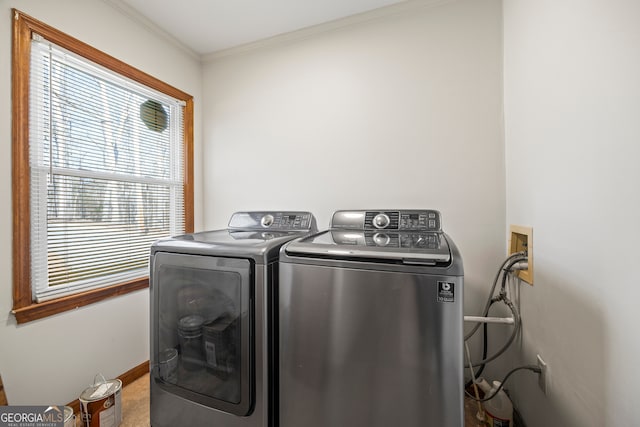 laundry room with laundry area, baseboards, crown molding, and independent washer and dryer