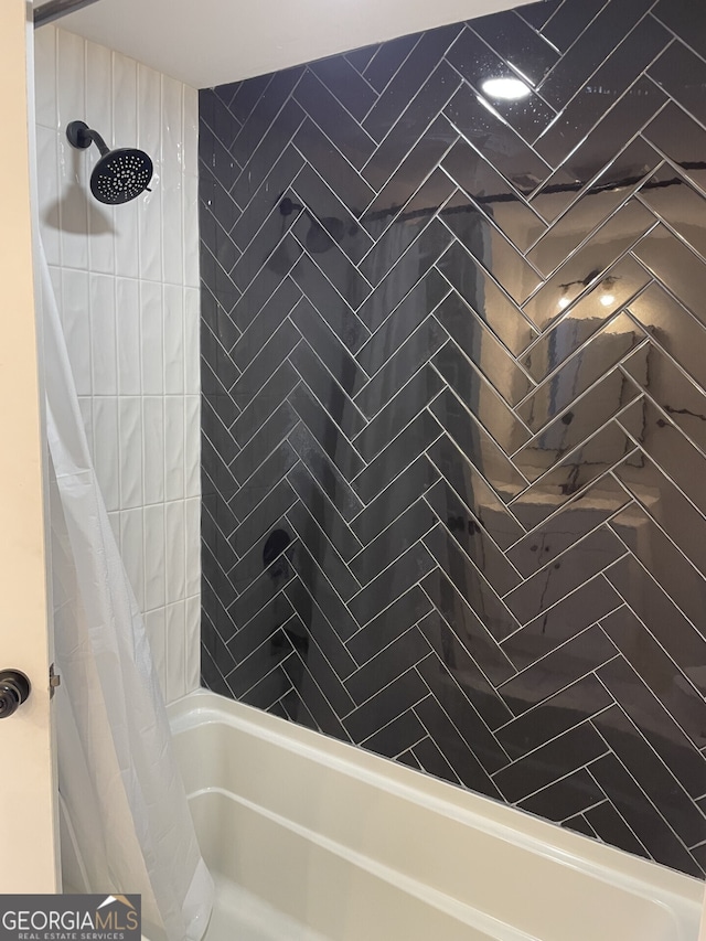 bathroom featuring shower / tub combo