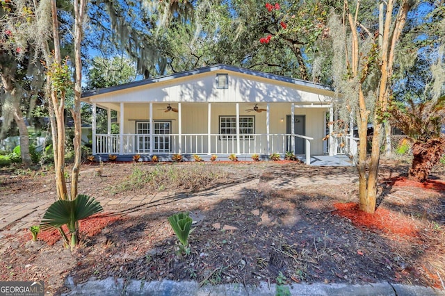 view of front facade featuring a porch and a ceiling fan