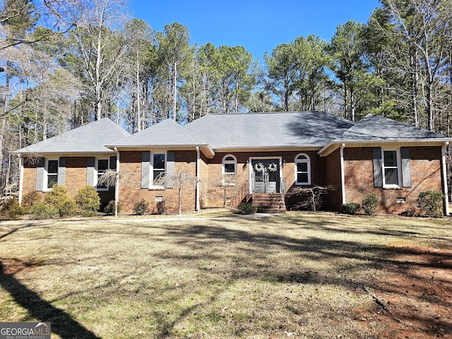 ranch-style house featuring brick siding, crawl space, and a front lawn