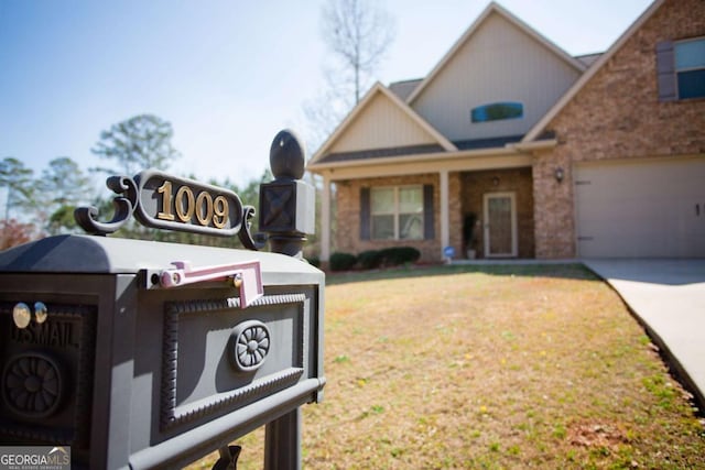 view of front of property with driveway and a front lawn