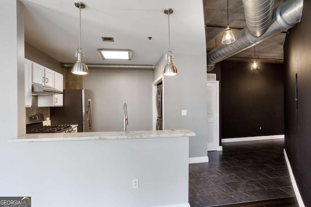 kitchen featuring tasteful backsplash, visible vents, stainless steel appliances, under cabinet range hood, and a sink