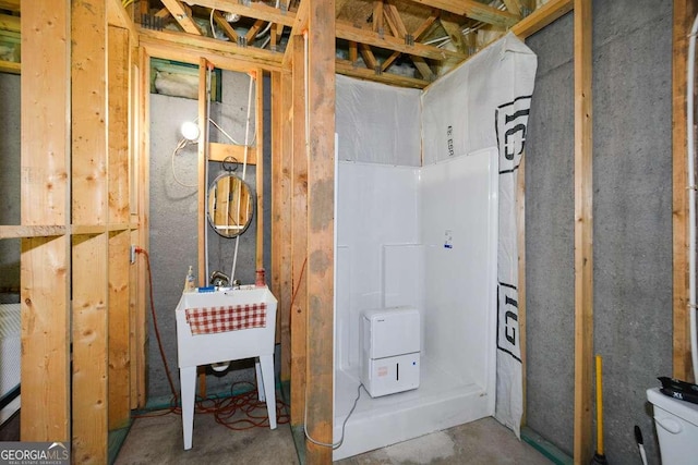 bathroom with concrete flooring