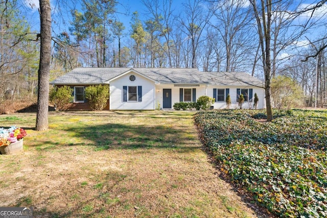 ranch-style house featuring a front lawn