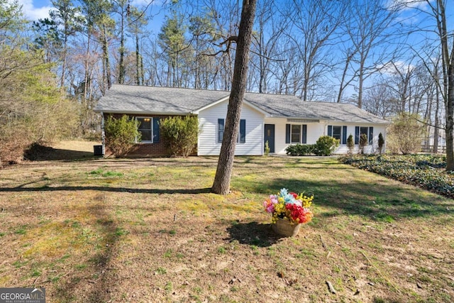 ranch-style house featuring brick siding and a front lawn