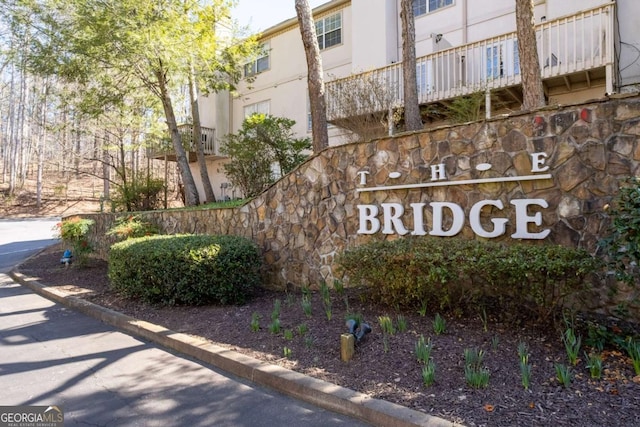 view of community / neighborhood sign