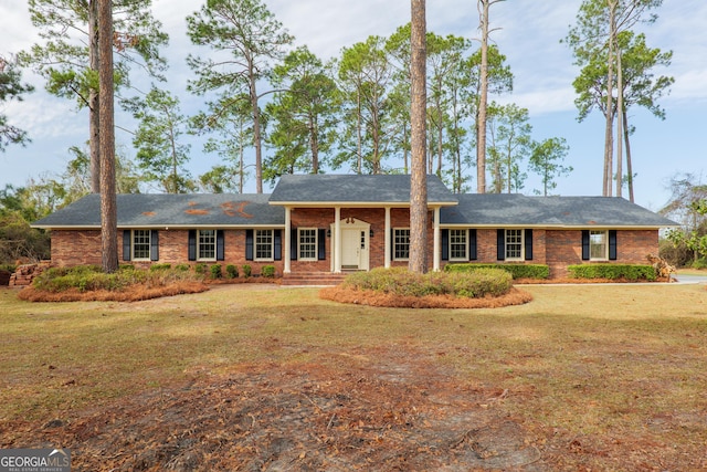 view of front of home with brick siding and a front lawn