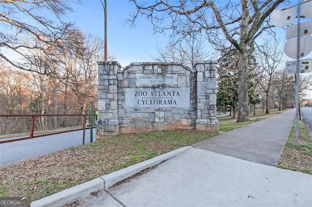 view of community / neighborhood sign