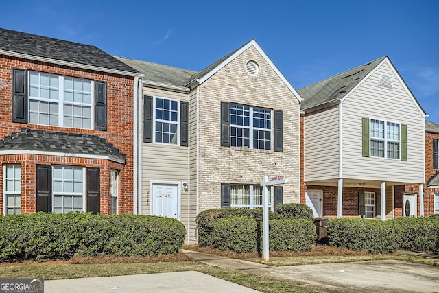 townhome / multi-family property featuring brick siding