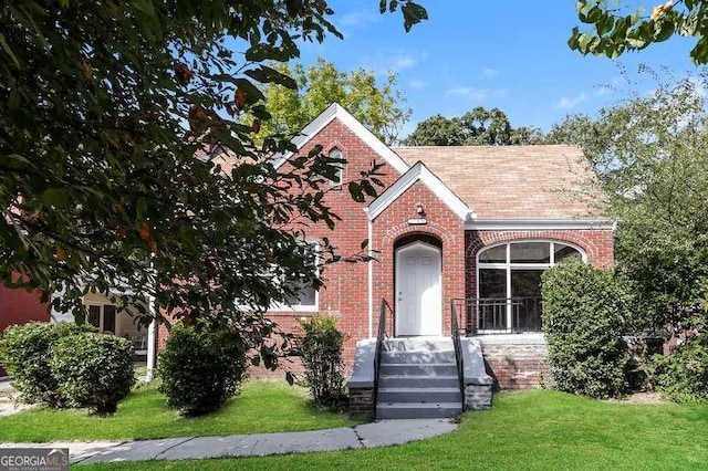 view of front of house featuring a front yard and brick siding