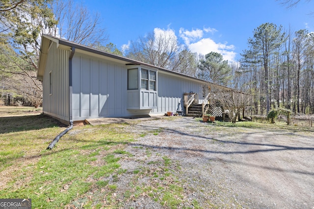 view of front of house featuring a wooden deck