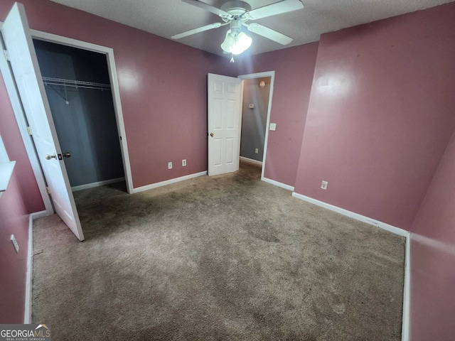 unfurnished bedroom featuring carpet floors, a ceiling fan, baseboards, and a closet