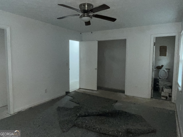 empty room featuring a ceiling fan