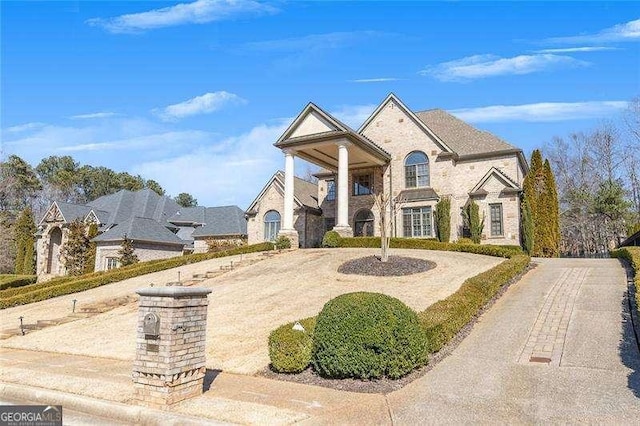 view of front of home with curved driveway