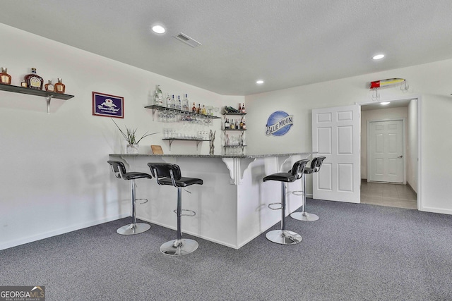 bar featuring carpet floors, a bar, visible vents, and recessed lighting