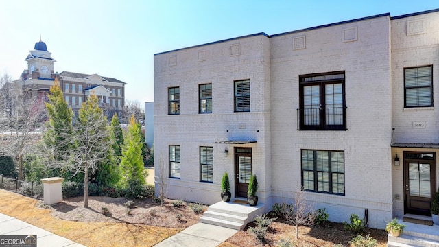 view of front facade with brick siding