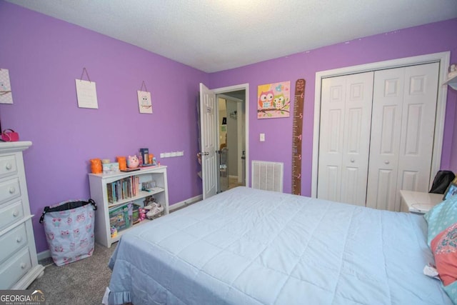 carpeted bedroom featuring baseboards, a closet, visible vents, and a textured ceiling