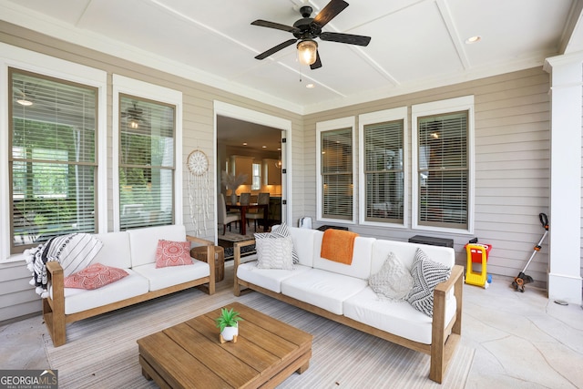 sunroom with ceiling fan