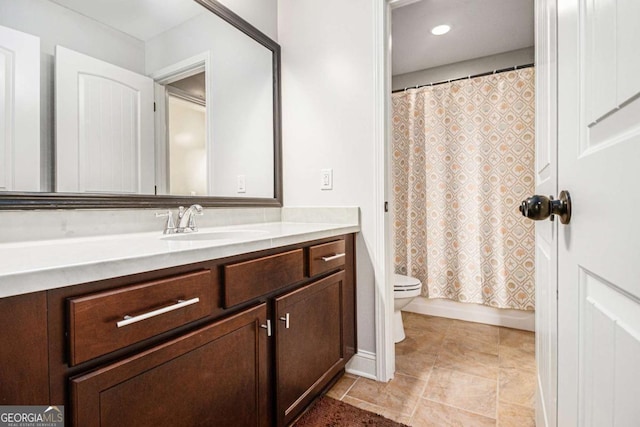 full bath featuring a shower with shower curtain, vanity, toilet, and recessed lighting